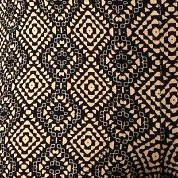 ♥️NWT VINTAGE TORRID BERMUDA BIKE SHORT - POCKETS - TRIBAL PRINT - 9" INSEAM - Picture 2 of 11